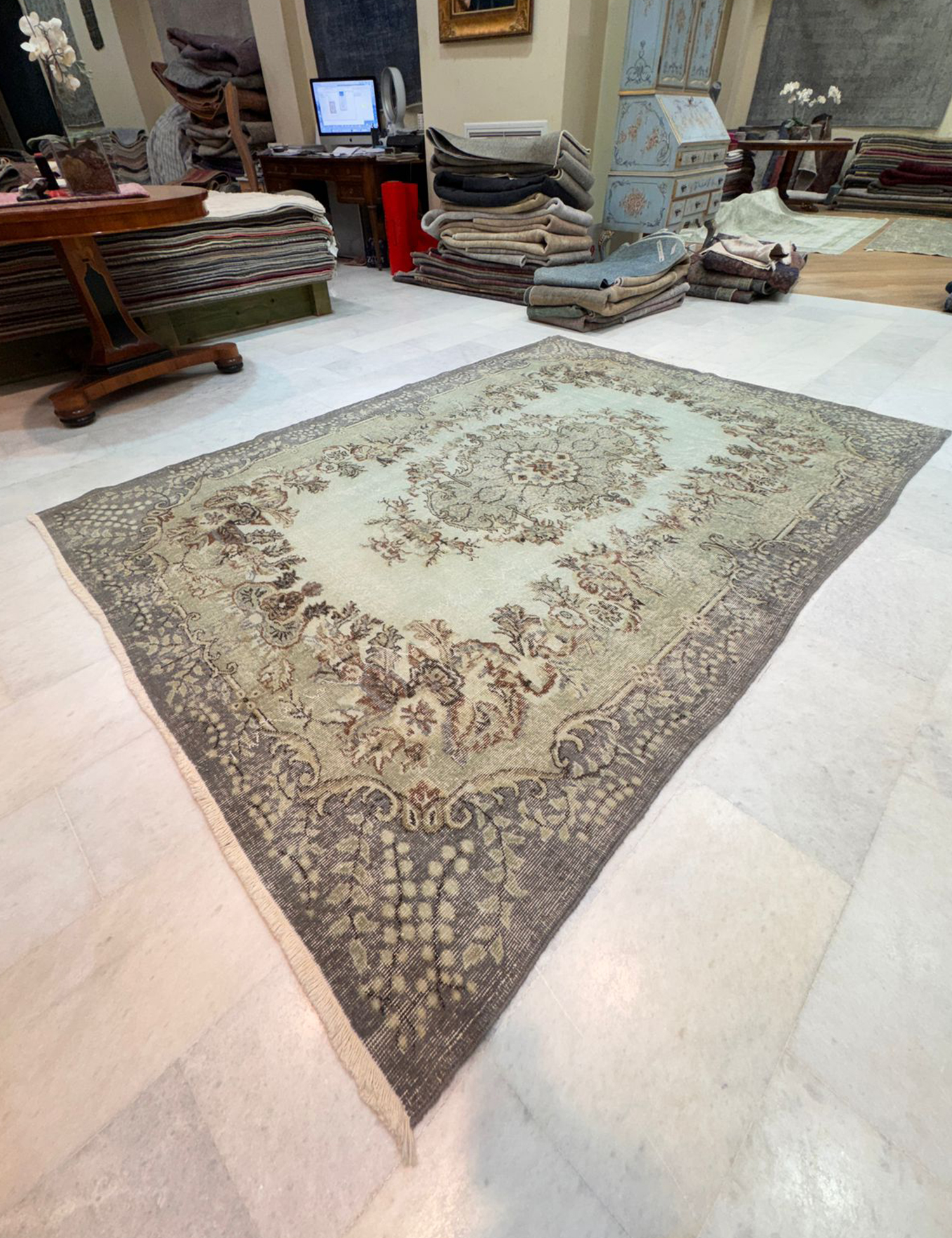 Vintage    <br/>292 x 209 cm