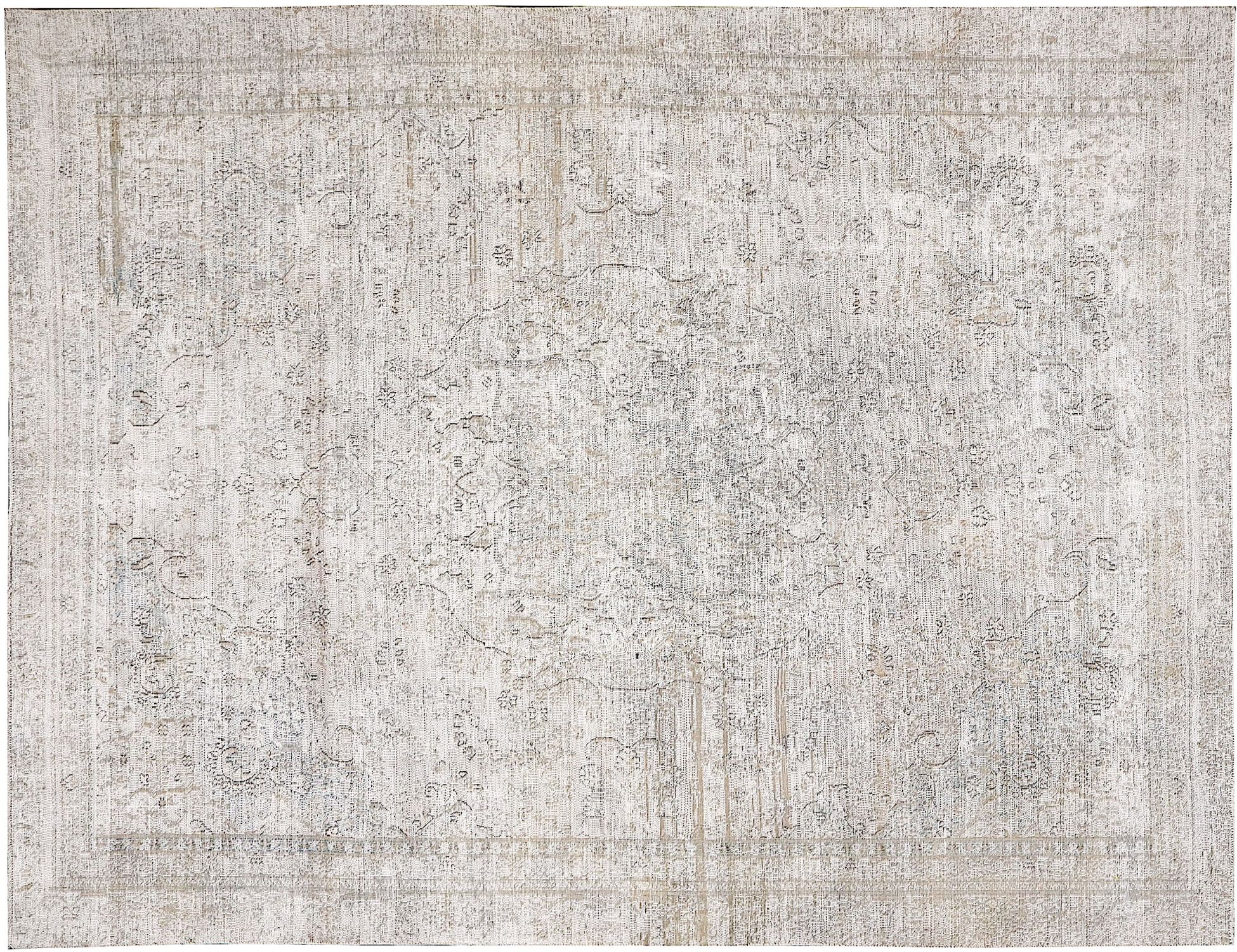 Persian Vintage    <br/>326 x 242 cm