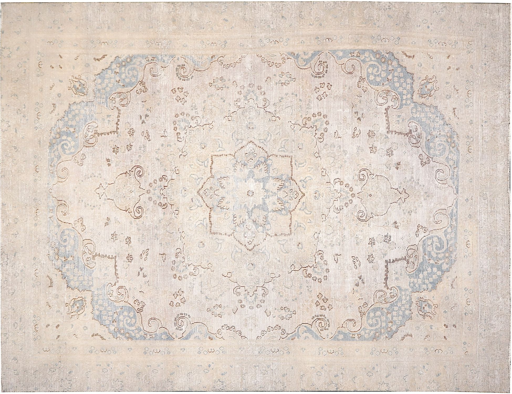 Persian Vintage    <br/>334 x 254 cm
