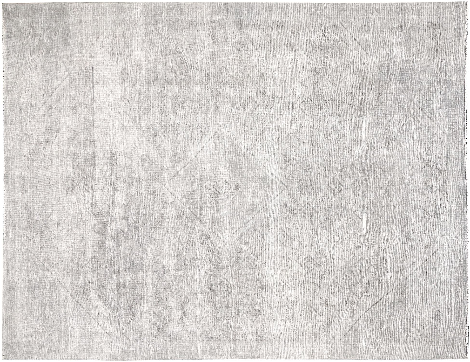 Persian Vintage    <br/>320 x 226 cm