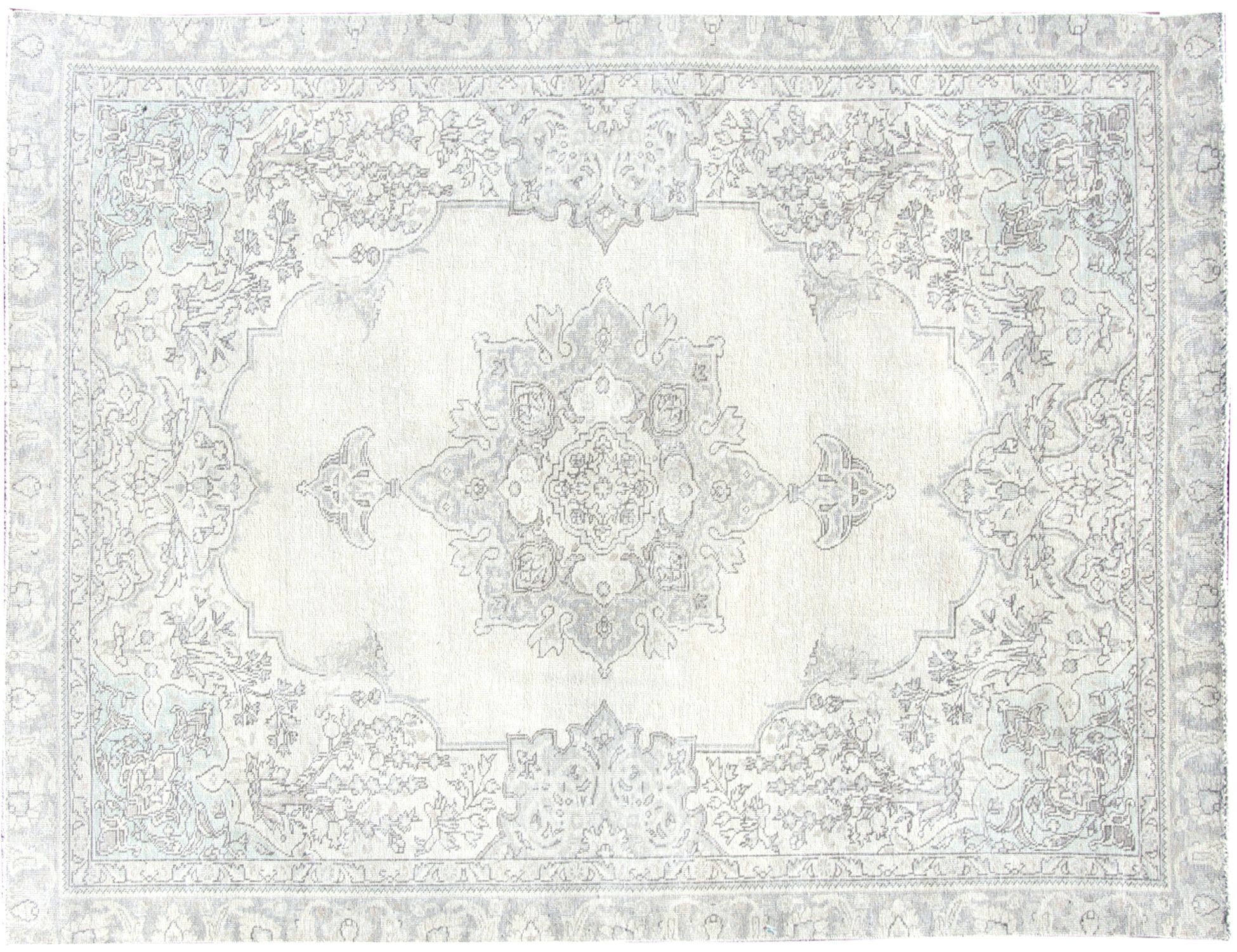 Persian Vintage    <br/>273 x 176 cm
