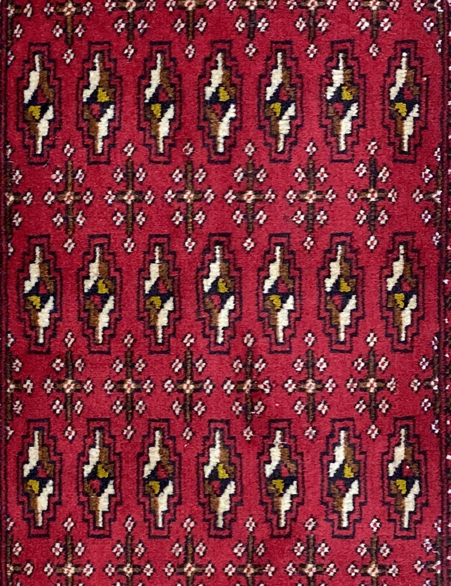 Persian Rug  <br/>105 x 50 cm