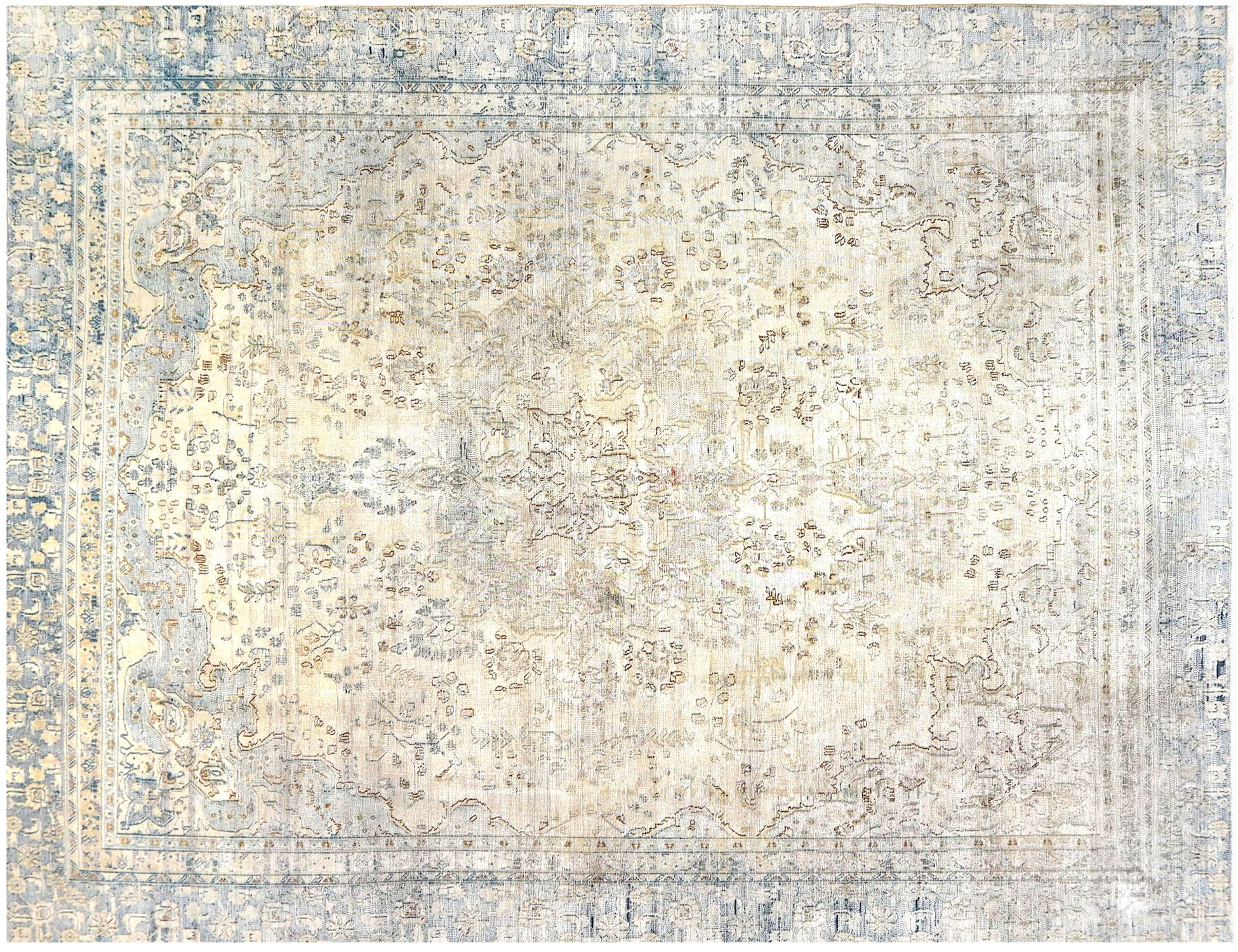 Persian Vintage    <br/>362 x 272 cm