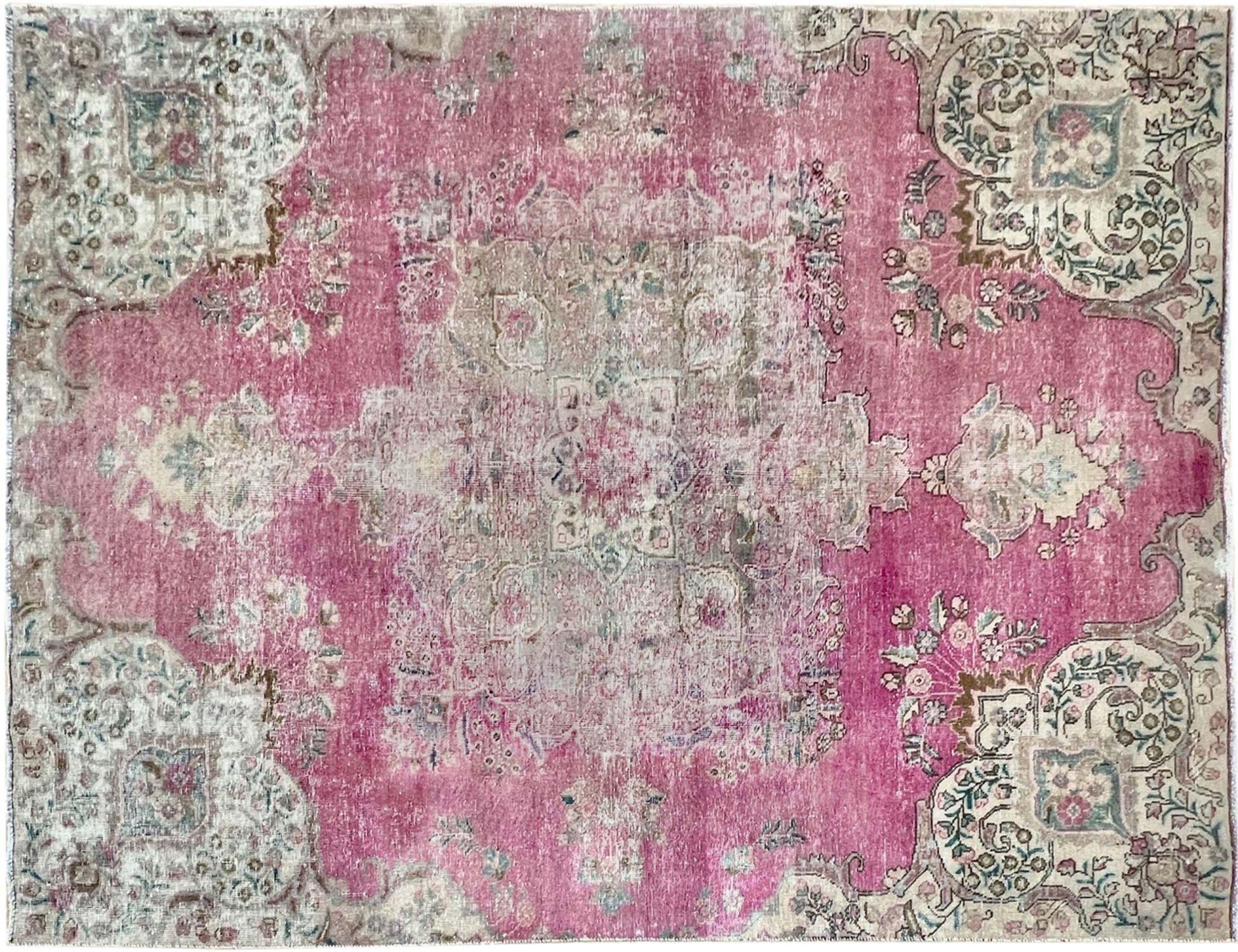 Retro Rug  <br/>277 x 190 cm