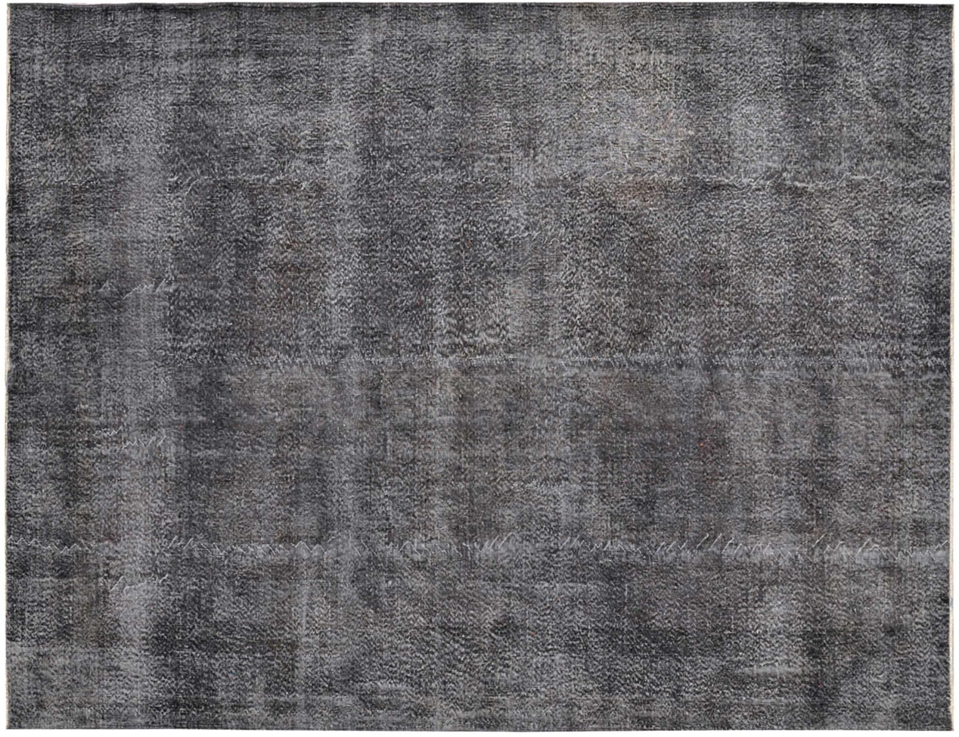 Vintage    <br/>341 x 254 cm