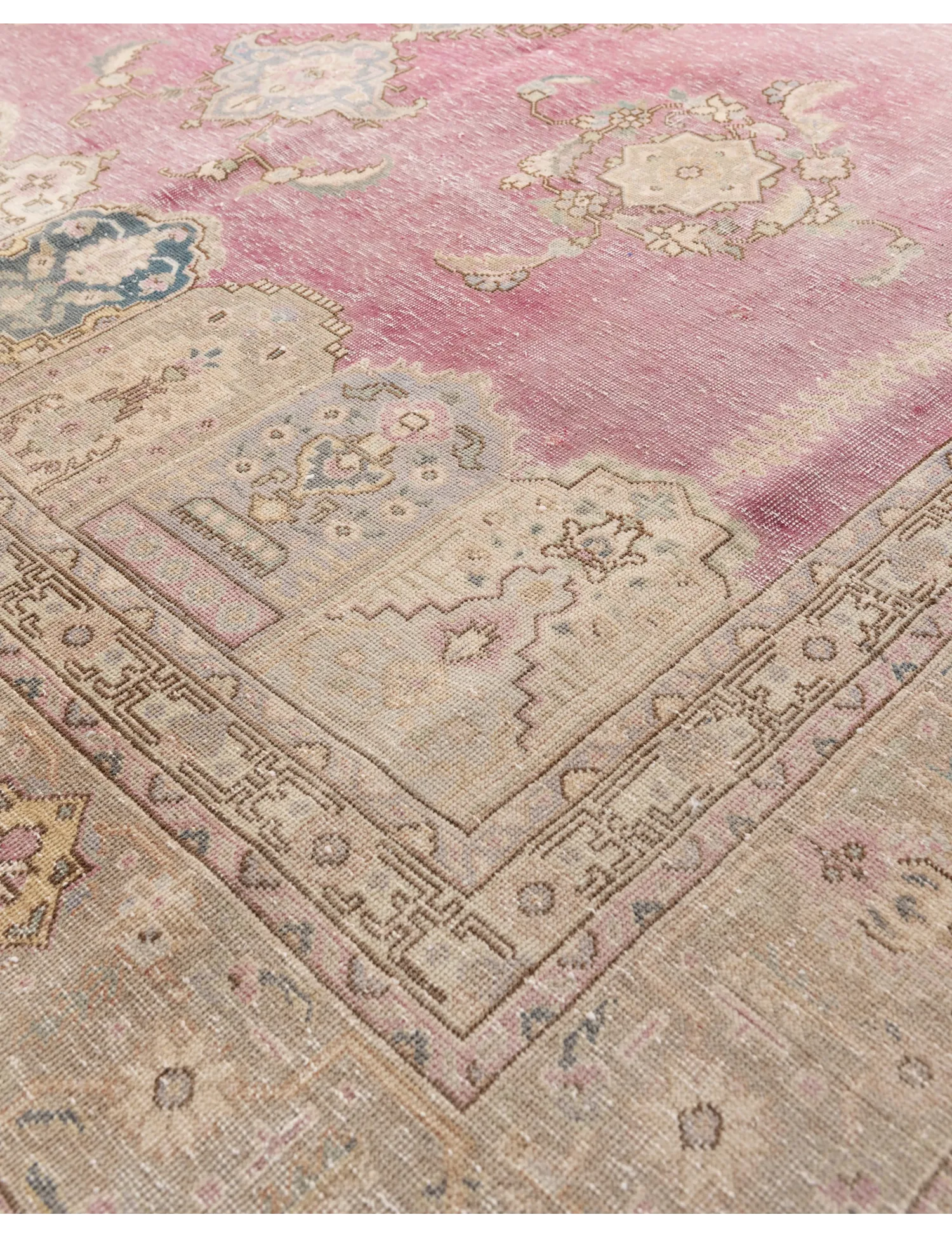 Persian Vintage    <br/>334 x 240 cm