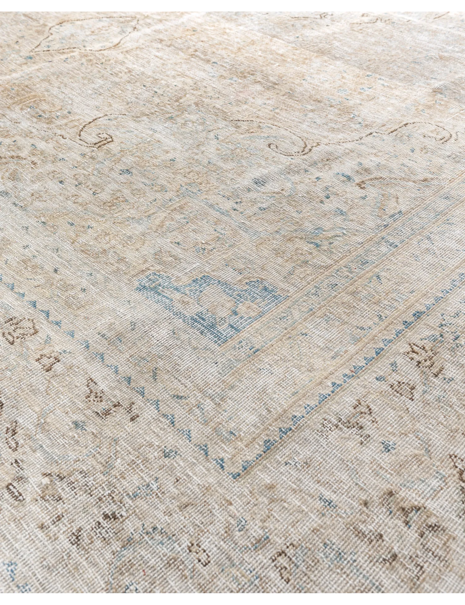 Persian Vintage    <br/>360 x 286 cm