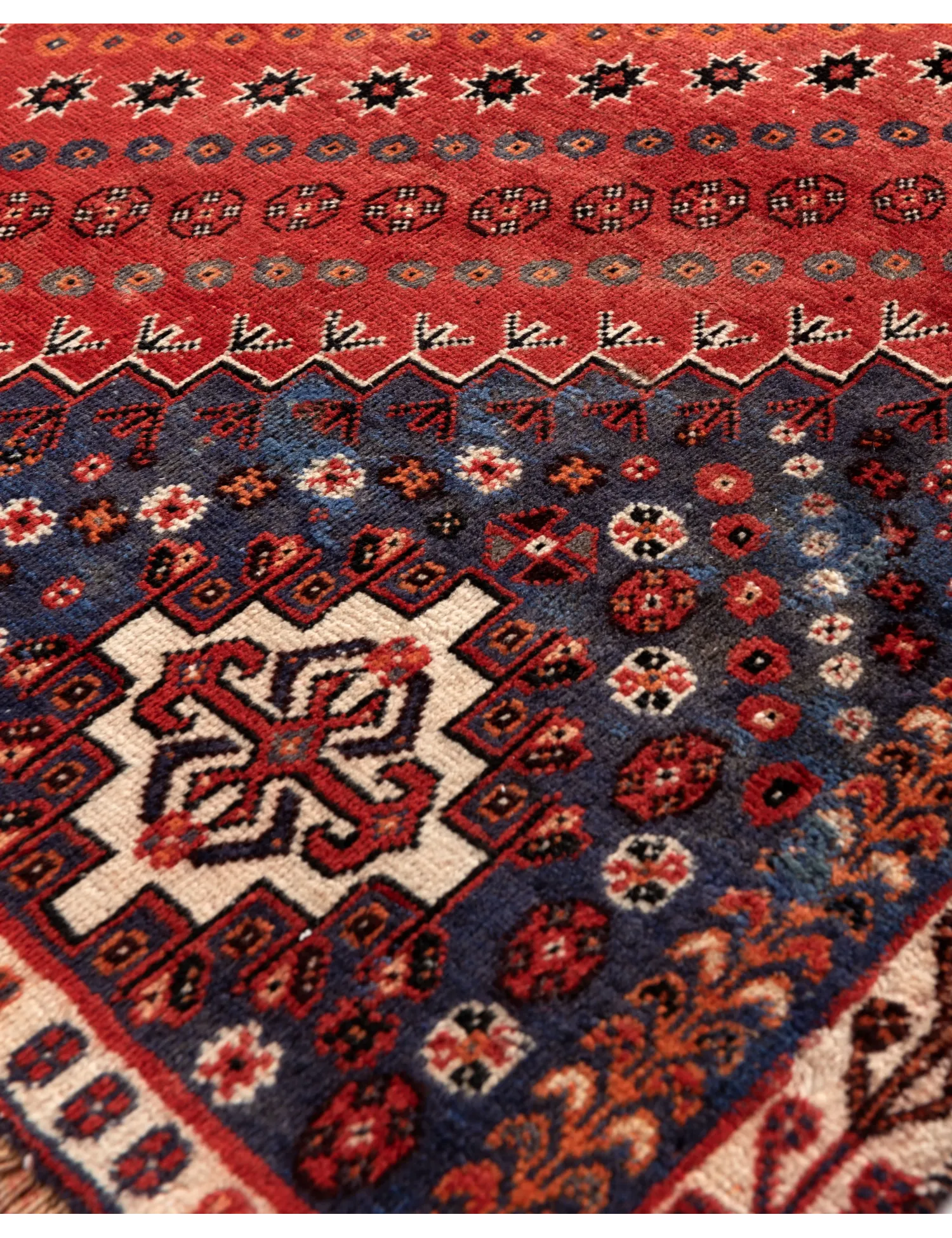 Shiraz  <br/>254 x 157 cm