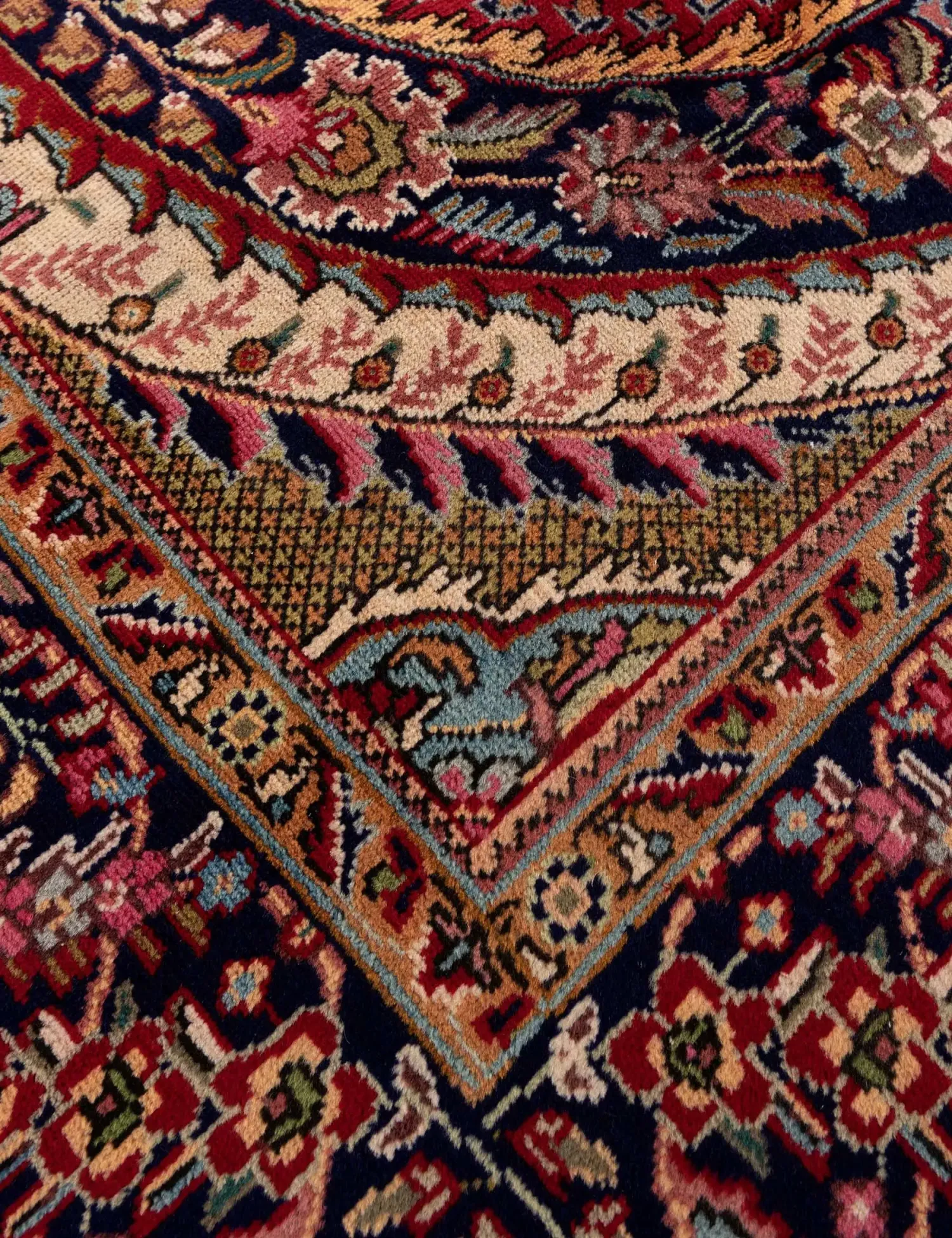 Persian Rug  <br/>283 x 194 cm