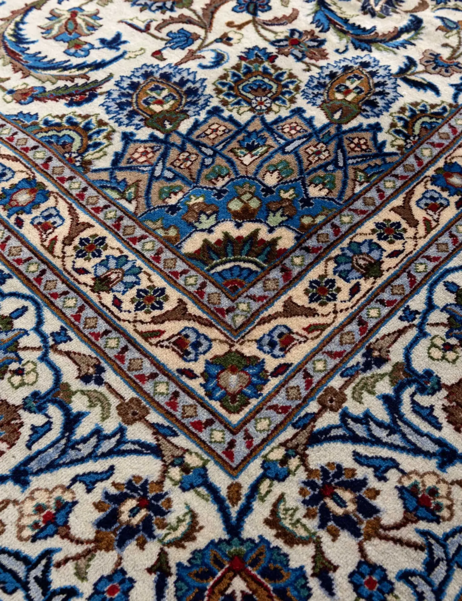 Kashan  <br/>341 x 243 cm