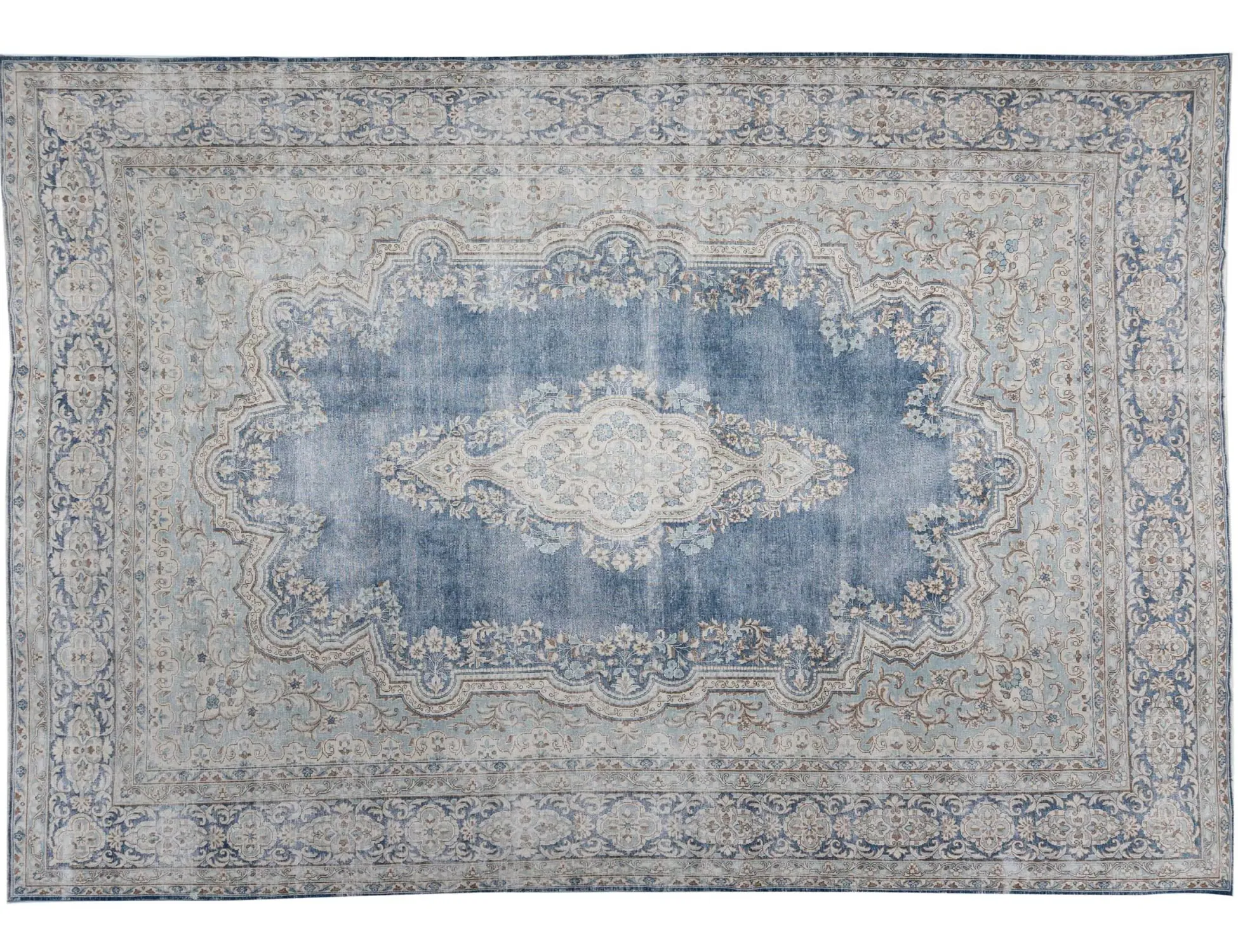 Persian Vintage    <br/>392 x 268 cm