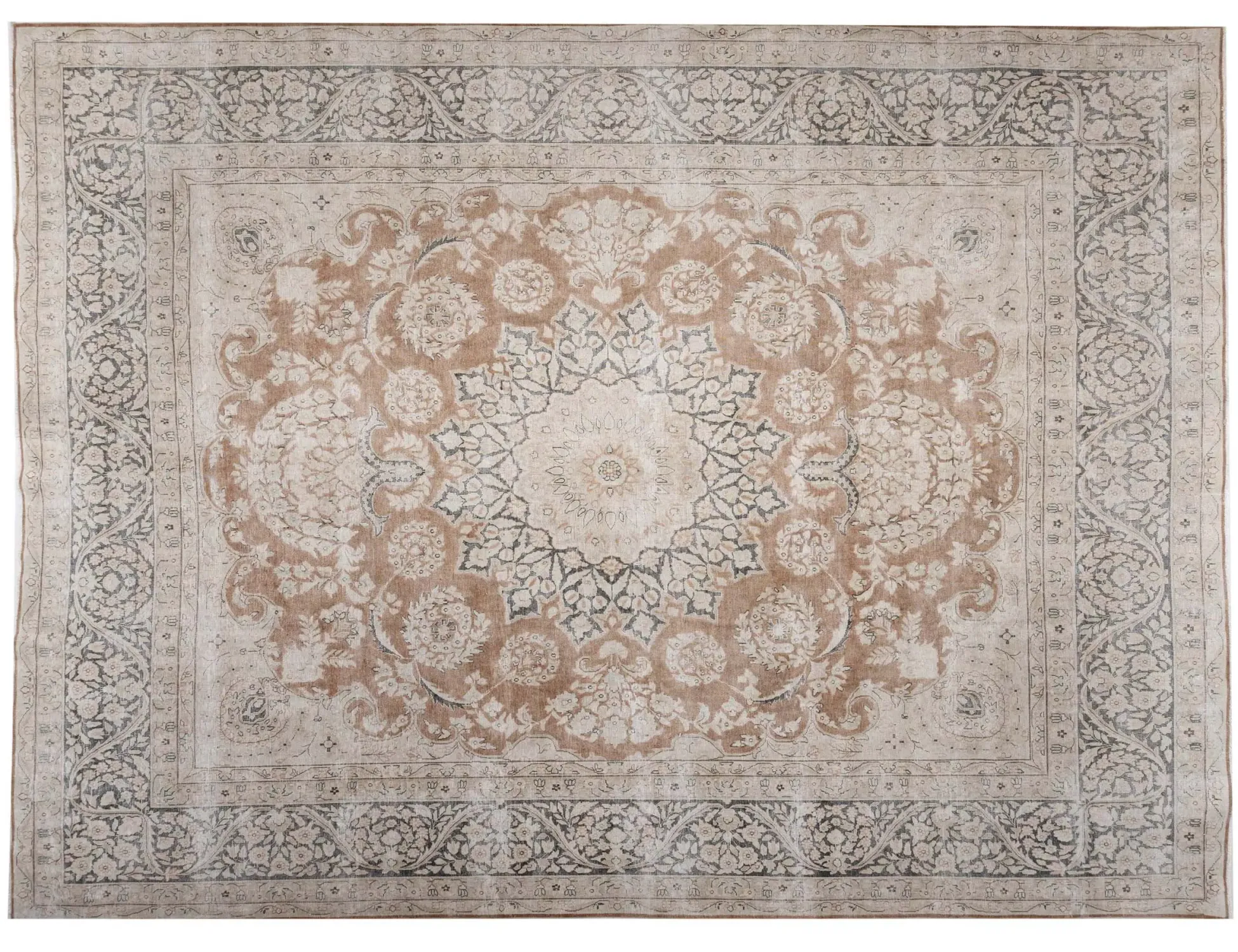 Persian Vintage    <br/>390 x 303 cm