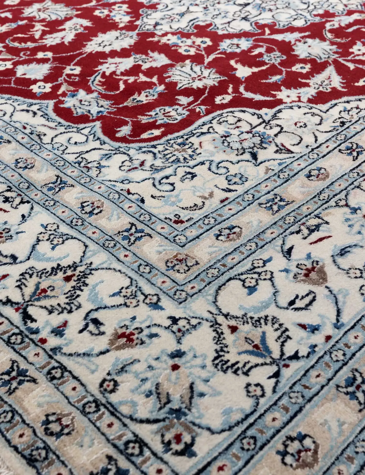 Nain  <br/>255 x 193 cm