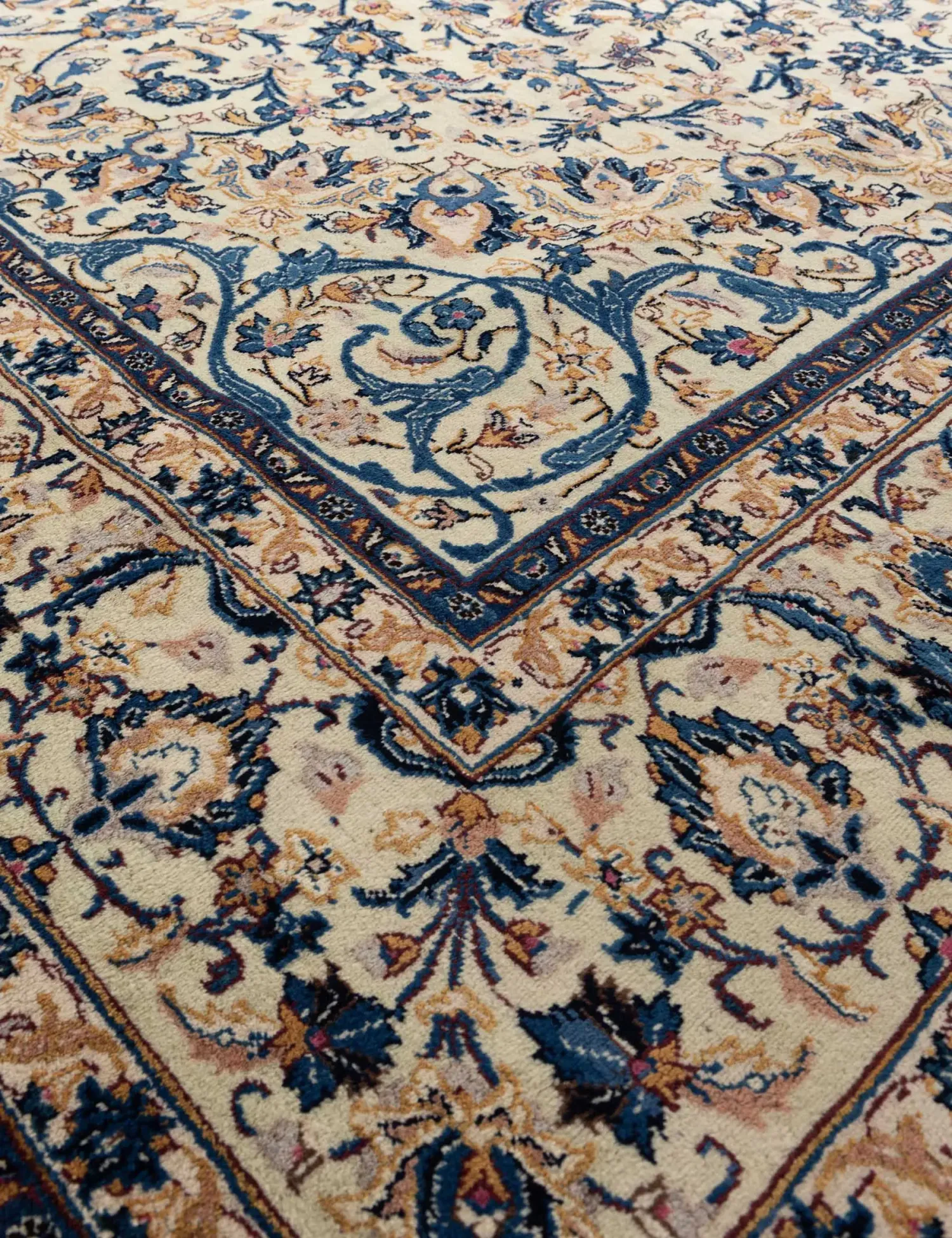Kashmar Patina  <br/>385 x 298 cm