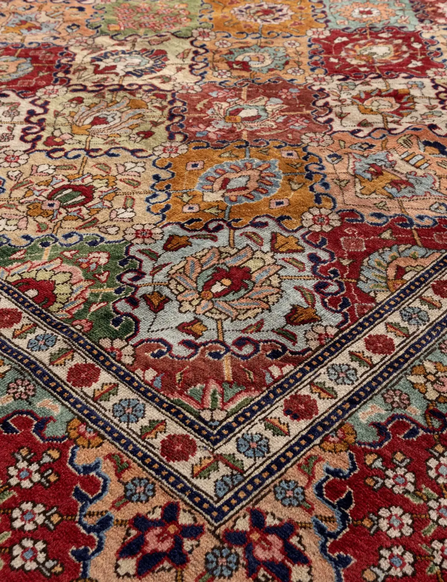 Tabriz Patina  <br/>390 x 292 cm
